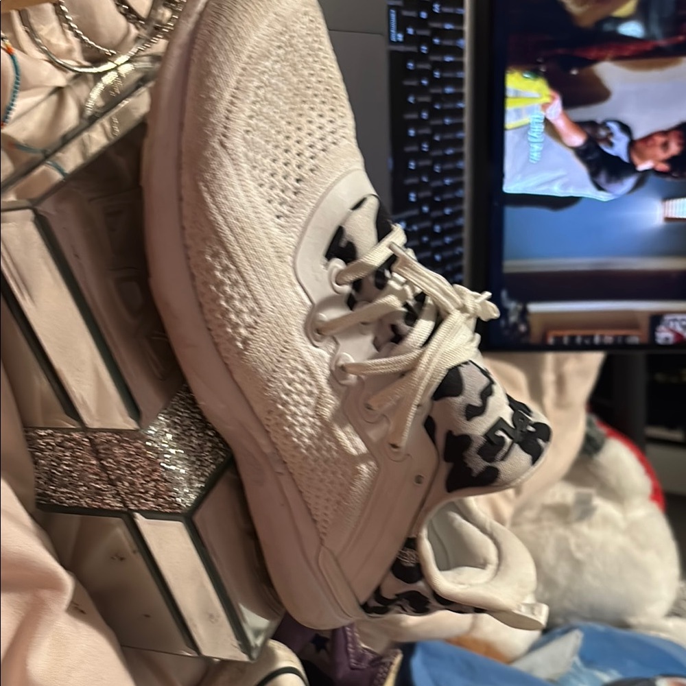 Stylish White Sneakers with Patterned Accents